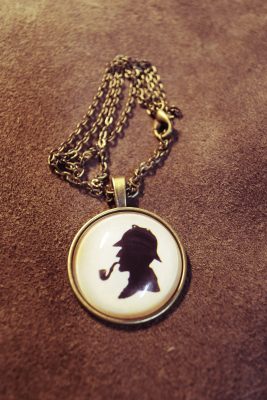 Colgante Sherlock Holmes redondo
